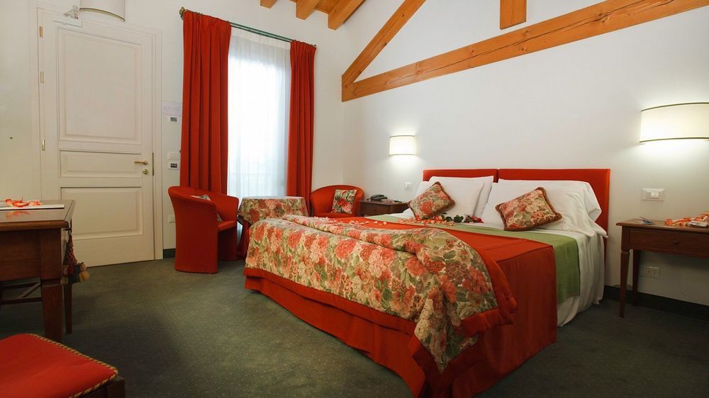 Albergo Al Moretto กัสเตลฟรันโก เวเนโต ภายนอก รูปภาพ