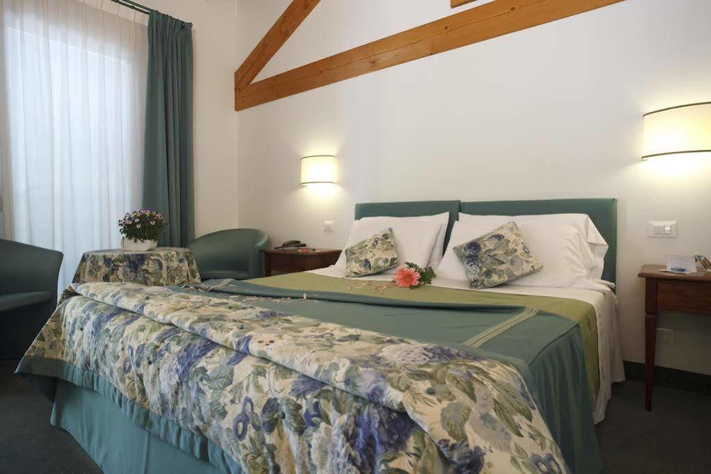 Albergo Al Moretto กัสเตลฟรันโก เวเนโต ภายนอก รูปภาพ
