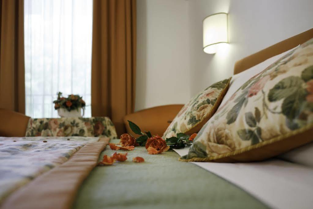Albergo Al Moretto กัสเตลฟรันโก เวเนโต ภายนอก รูปภาพ