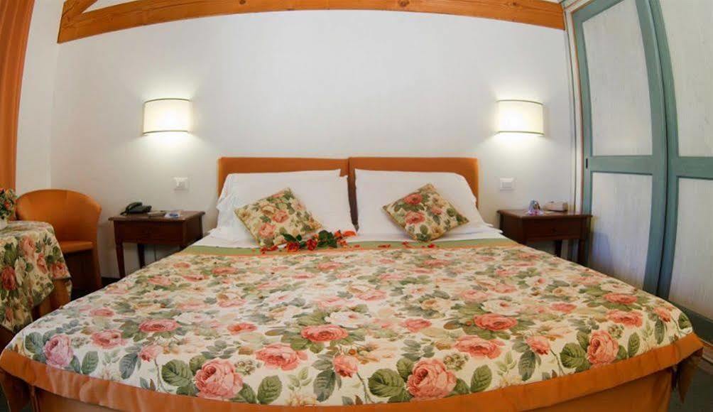 Albergo Al Moretto กัสเตลฟรันโก เวเนโต ภายนอก รูปภาพ
