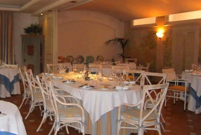 Albergo Al Moretto กัสเตลฟรันโก เวเนโต ภายนอก รูปภาพ